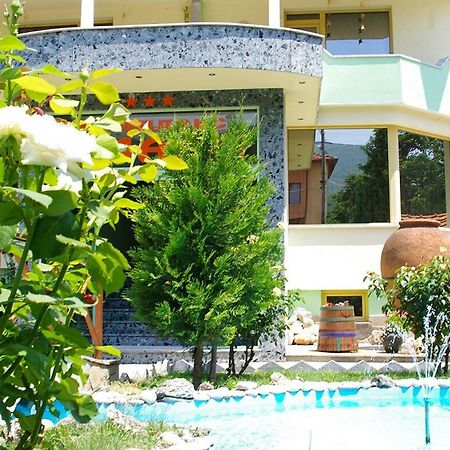 Complex Diana Hotel Cherven  Bagian luar foto