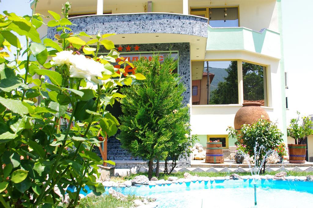 Complex Diana Hotel Cherven  Bagian luar foto