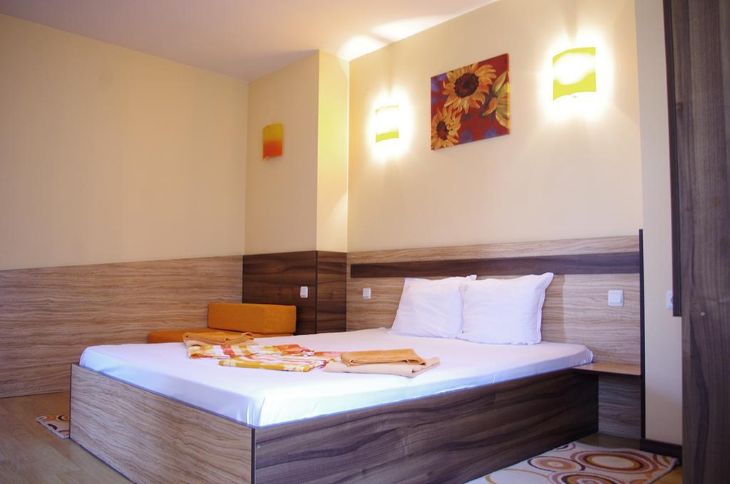 Complex Diana Hotel Cherven  Bagian luar foto