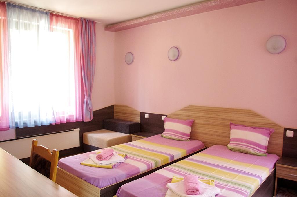 Complex Diana Hotel Cherven  Bagian luar foto