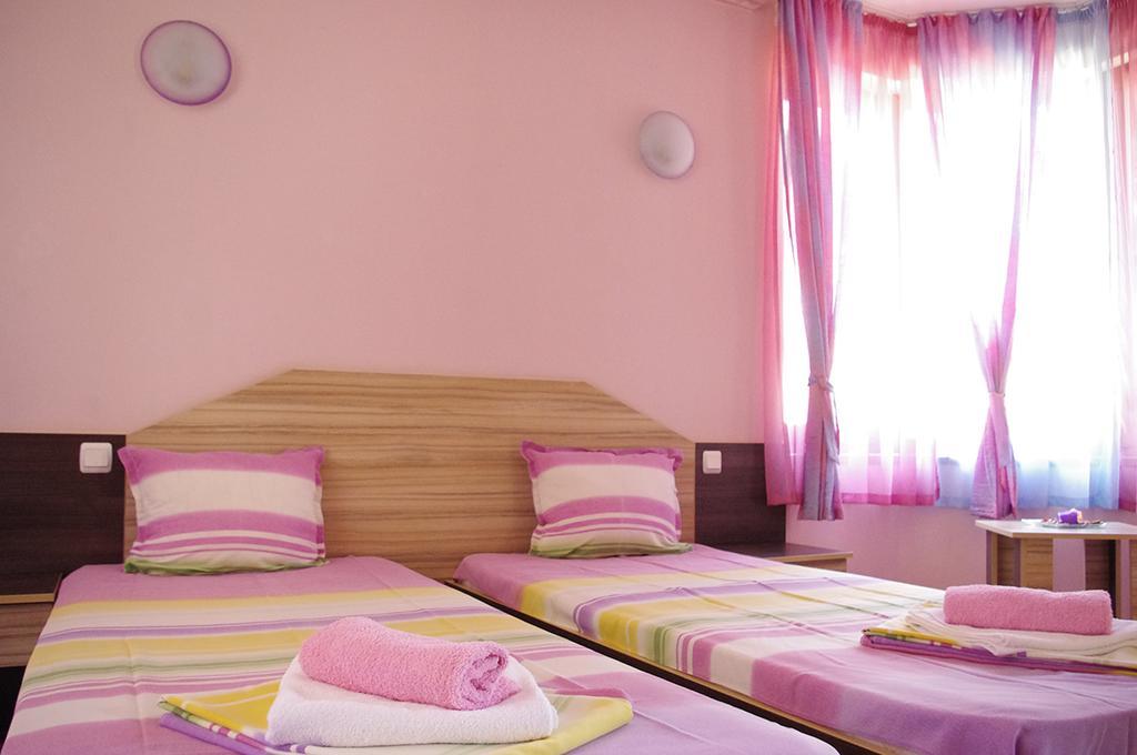 Complex Diana Hotel Cherven  Bagian luar foto