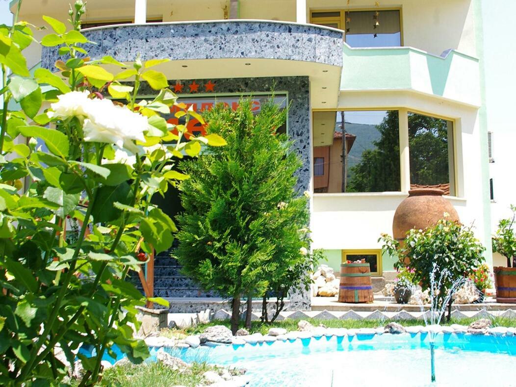 Complex Diana Hotel Cherven  Bagian luar foto